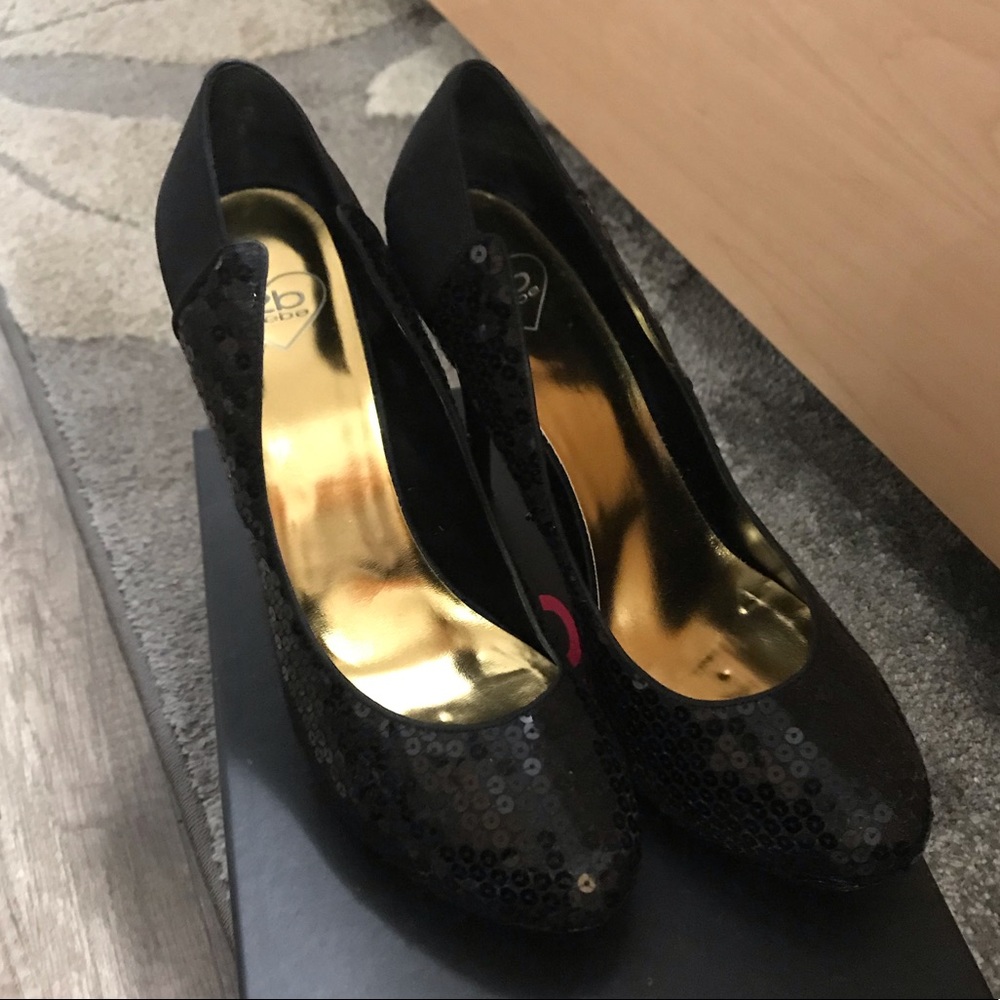 Black sequin pumps..hidden platform..very comfy